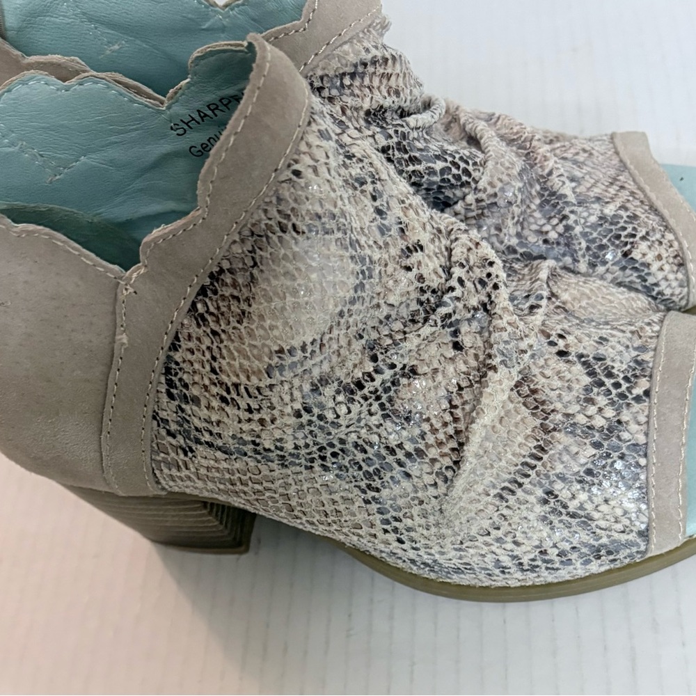 L' Artiste Spring Step Snake Print Low Suede Booties Women's 5.5 Peep Toe - Picture 9 of 12